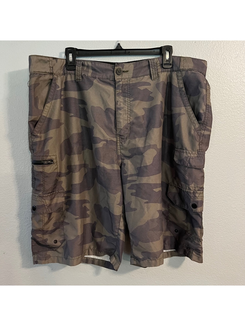 Men's Denali Camo Cargo Shorts with Multiple Pockets Size 40